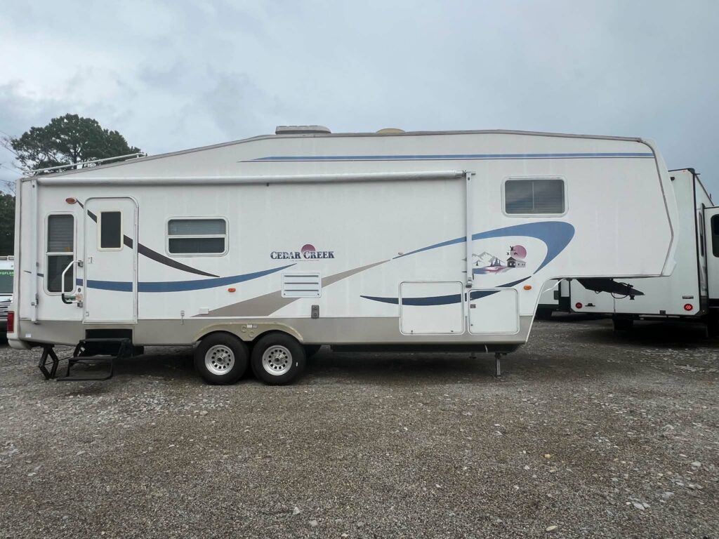 2003 Cedar Creek 5th Wheel 30 RLBS