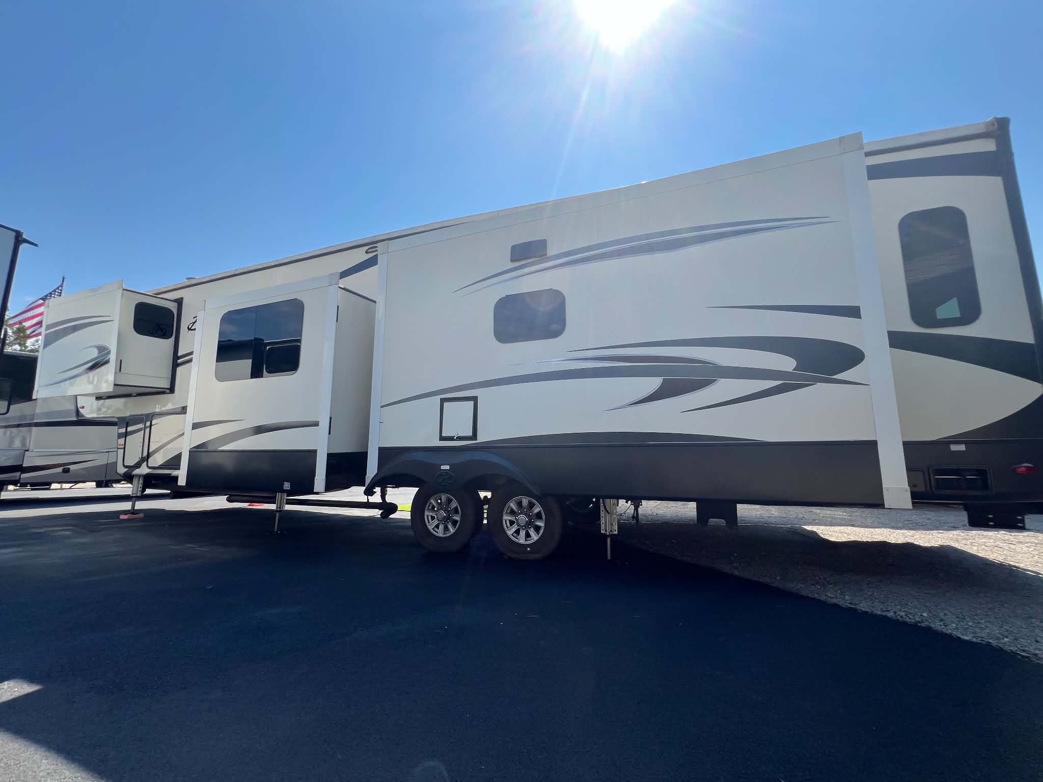 2018 Big Country 5th Wheel Model 3850MB VIN 5995 - Image 2