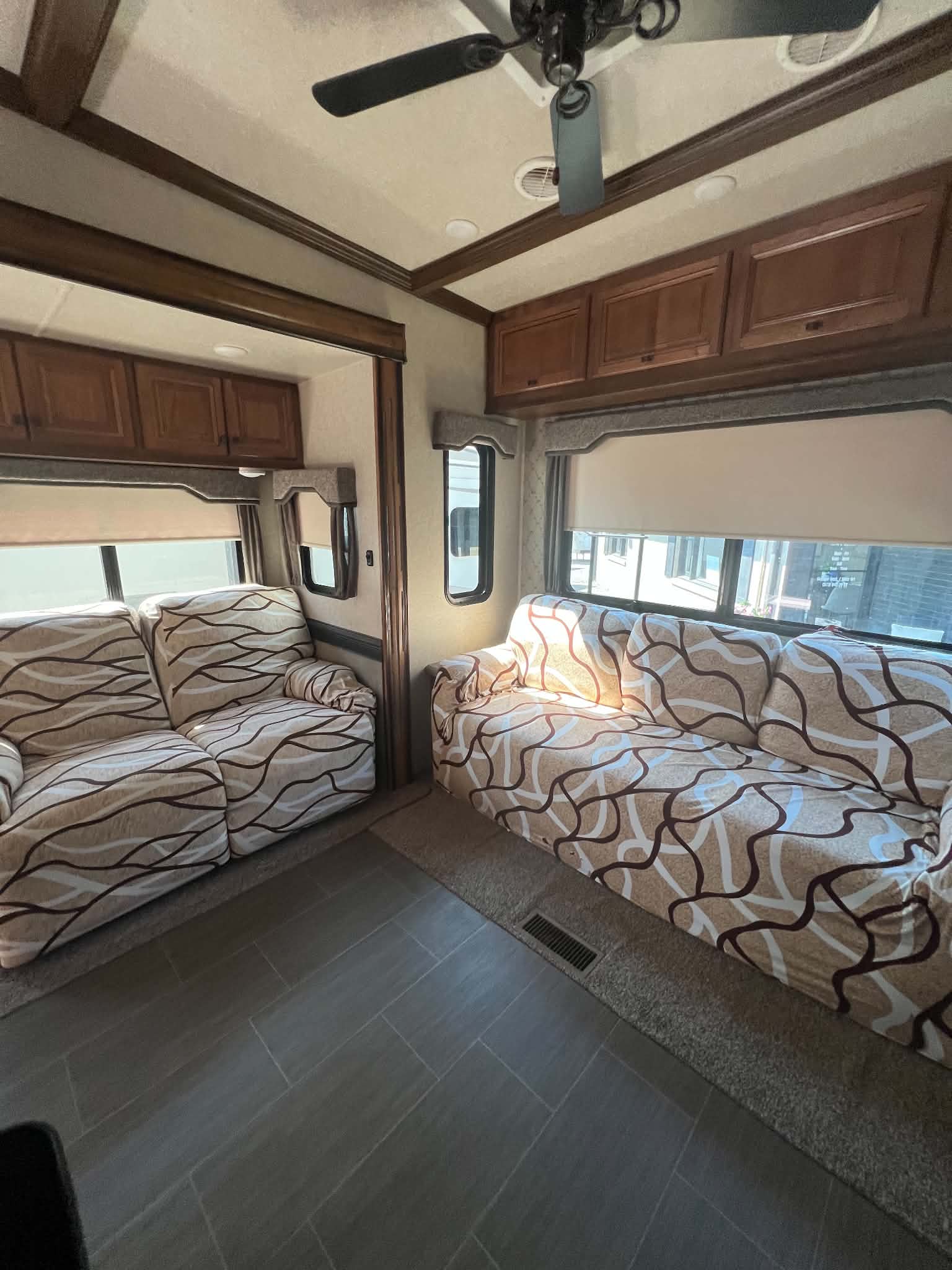 2018 Big Country 5th Wheel Model 3850MB VIN 5995 - Image 10