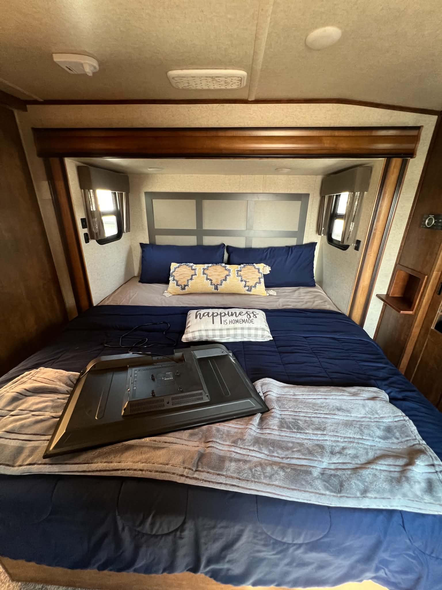 2018 Big Country 5th Wheel Model 3850MB VIN 5995 - Image 23