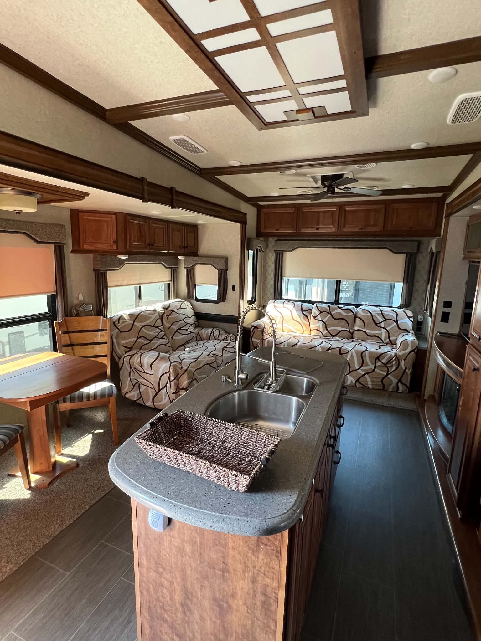 2018 Big Country 5th Wheel Model 3850MB VIN 5995 - Image 19