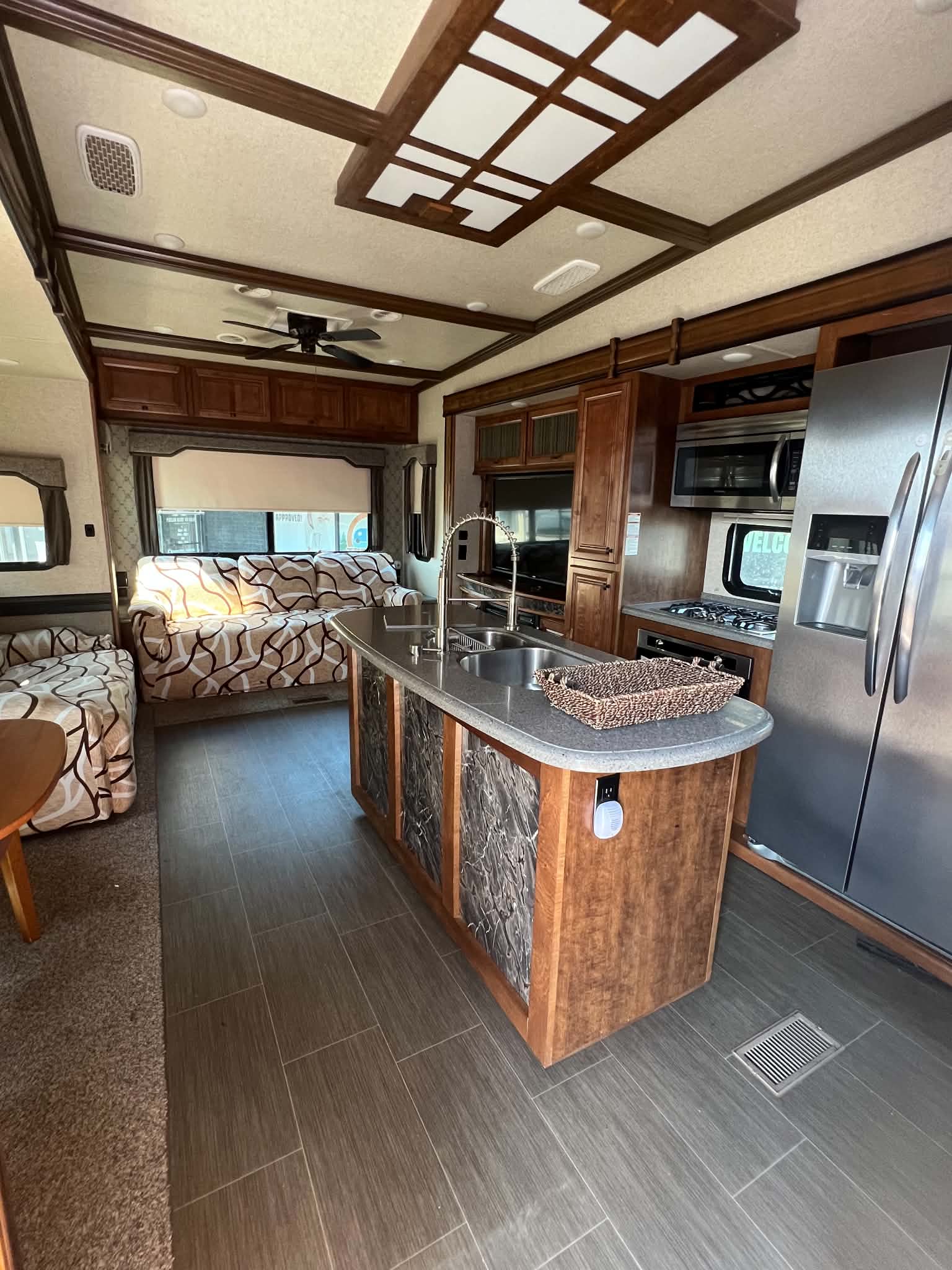 2018 Big Country 5th Wheel Model 3850MB VIN 5995 - Image 8