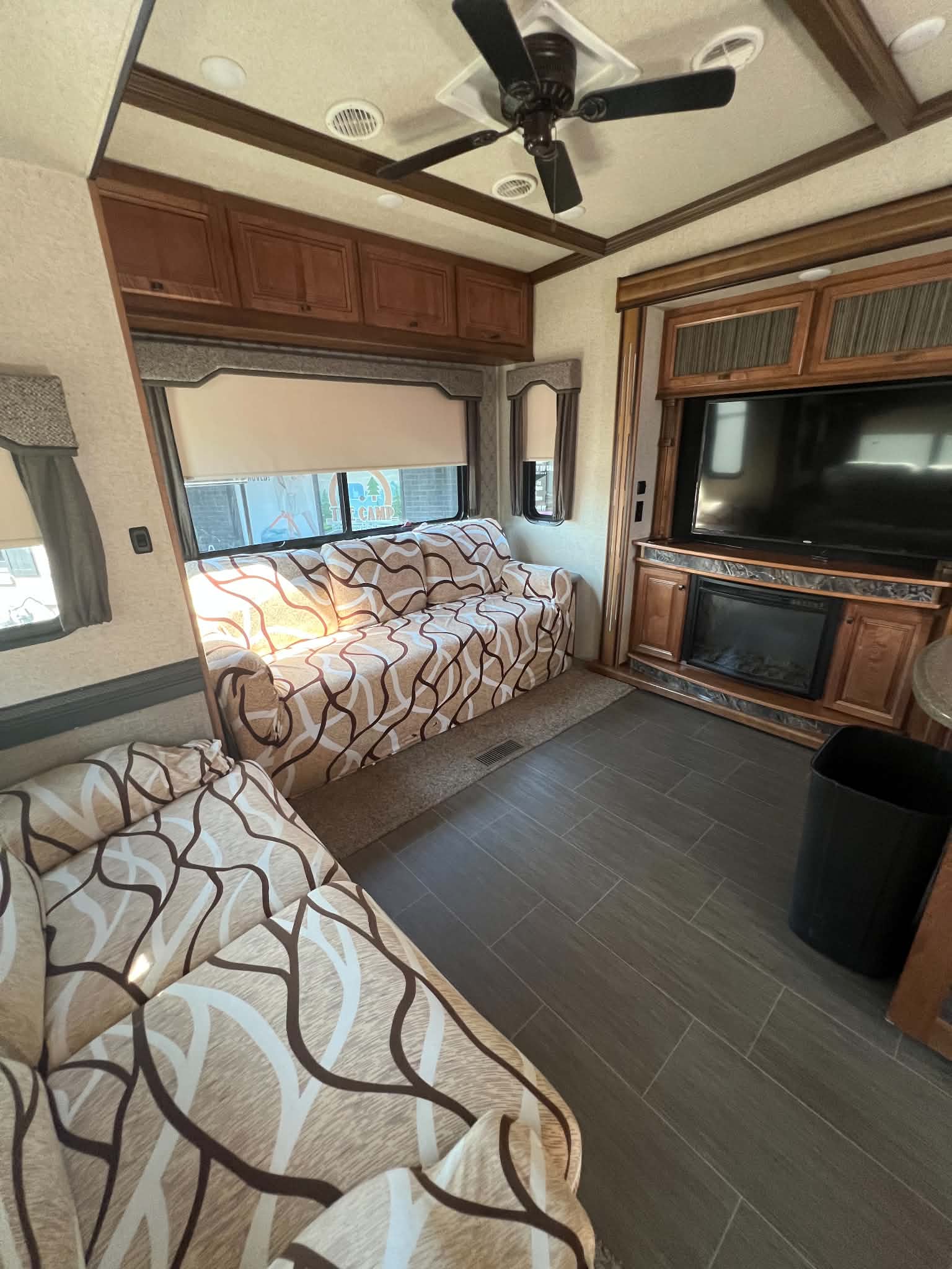 2018 Big Country 5th Wheel Model 3850MB VIN 5995 - Image 12