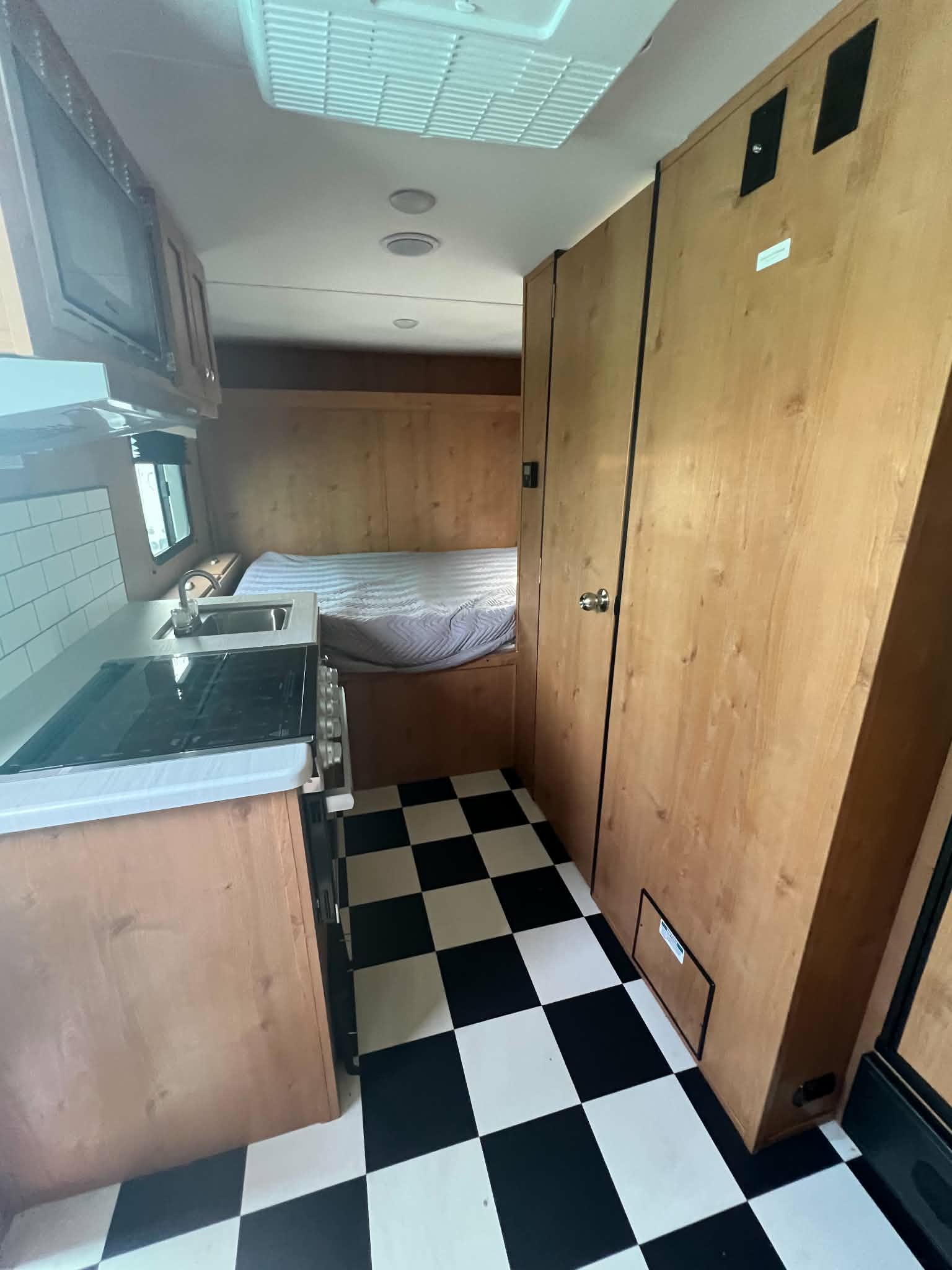 2022 Riverside RV Retro 165 - Image 4