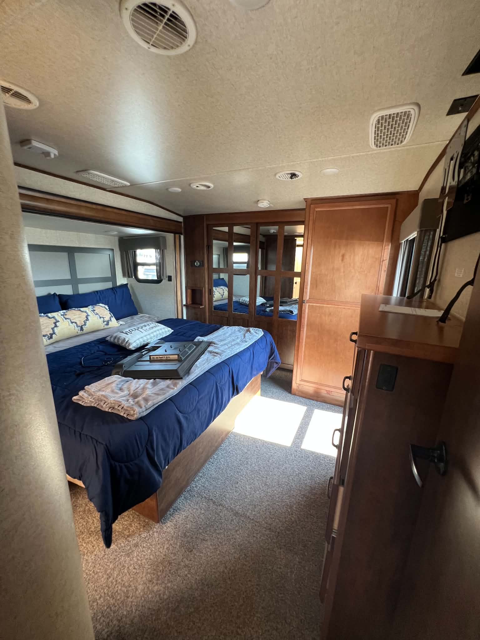 2018 Big Country 5th Wheel Model 3850MB VIN 5995 - Image 22