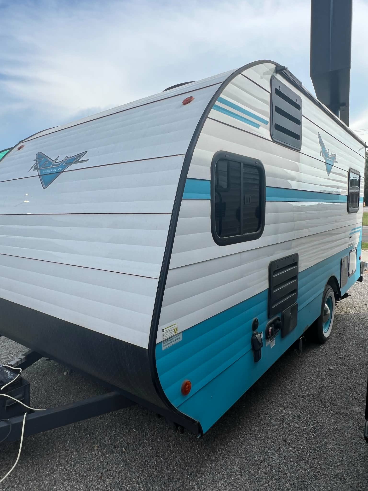 2022 Riverside RV Retro 165 - Image 9