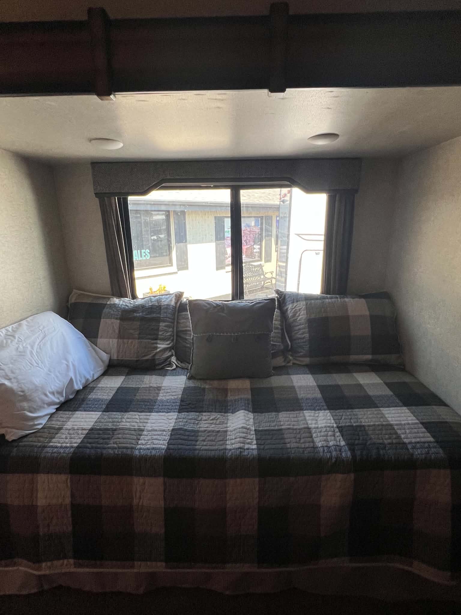 2018 Big Country 5th Wheel Model 3850MB VIN 5995 - Image 18