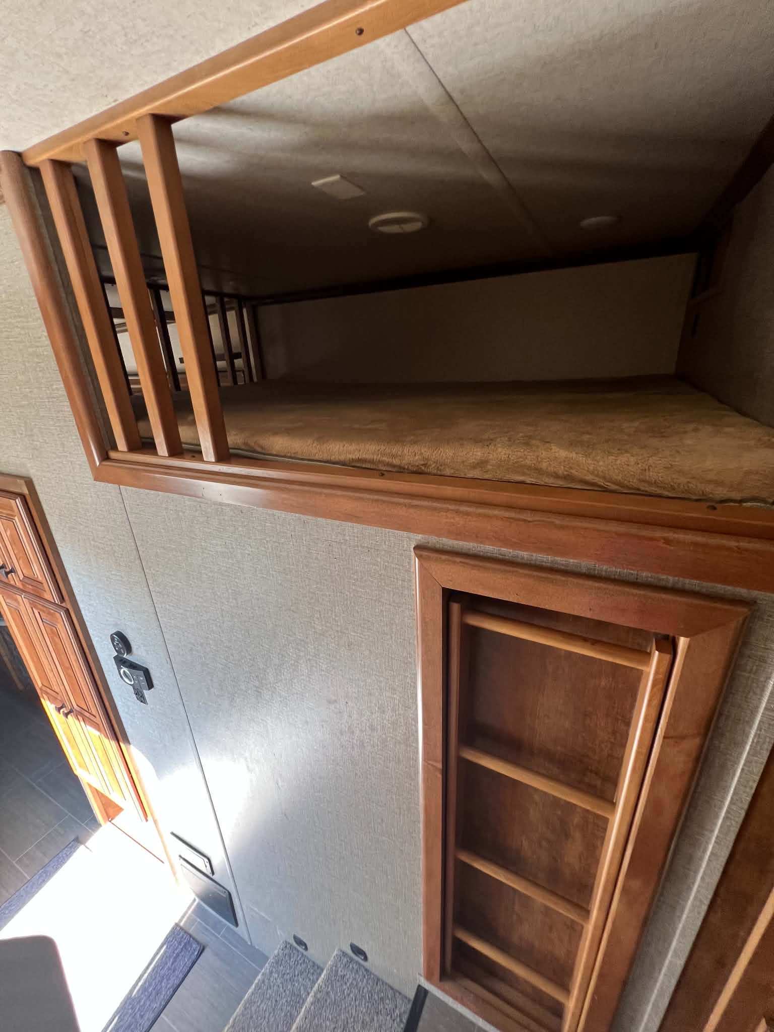 2018 Big Country 5th Wheel Model 3850MB VIN 5995 - Image 21