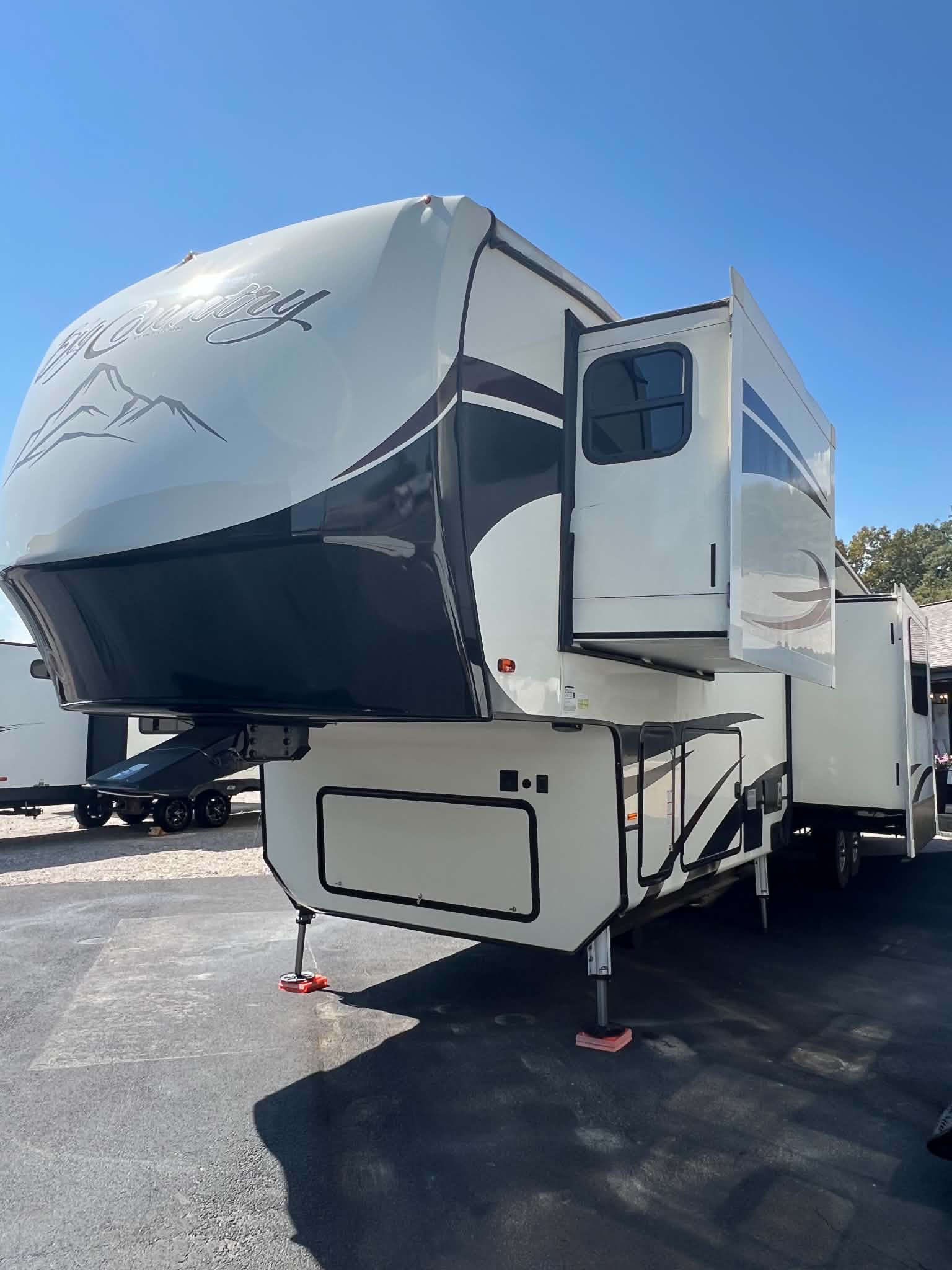 2018 Big Country 5th Wheel Model 3850MB VIN 5995 - Image 6